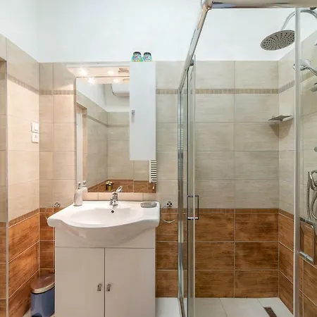 Kiraly City Center Apartment *